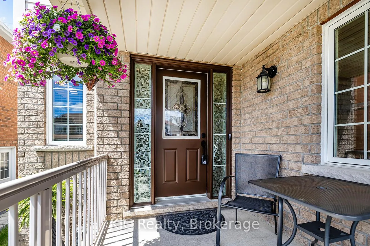 Photo 3 of 40 Puttingedge Drive, Whitby, Rolling Acres — HOMEH