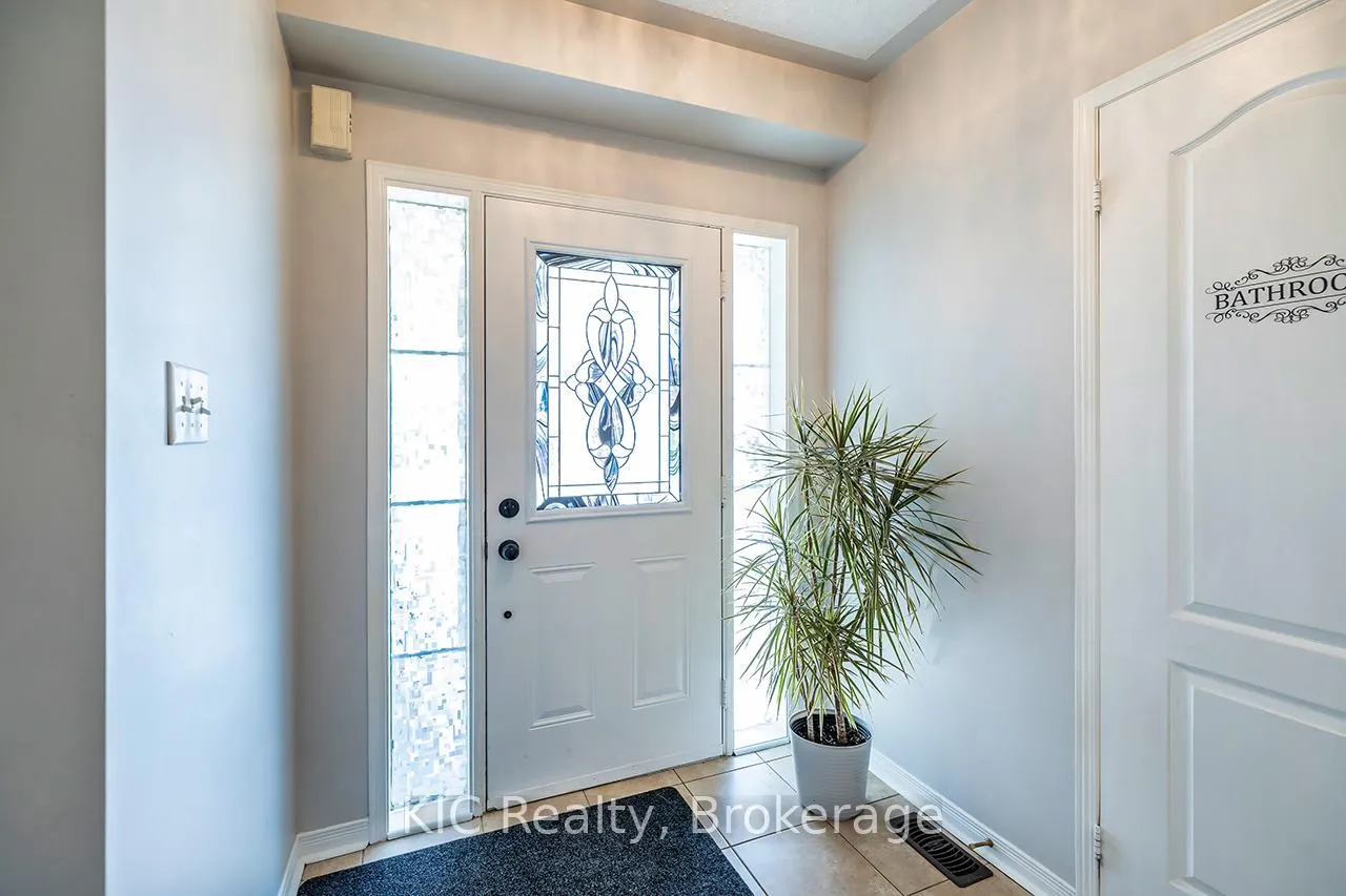 Photo 4 of 40 Puttingedge Drive, Whitby, Rolling Acres — HOMEH