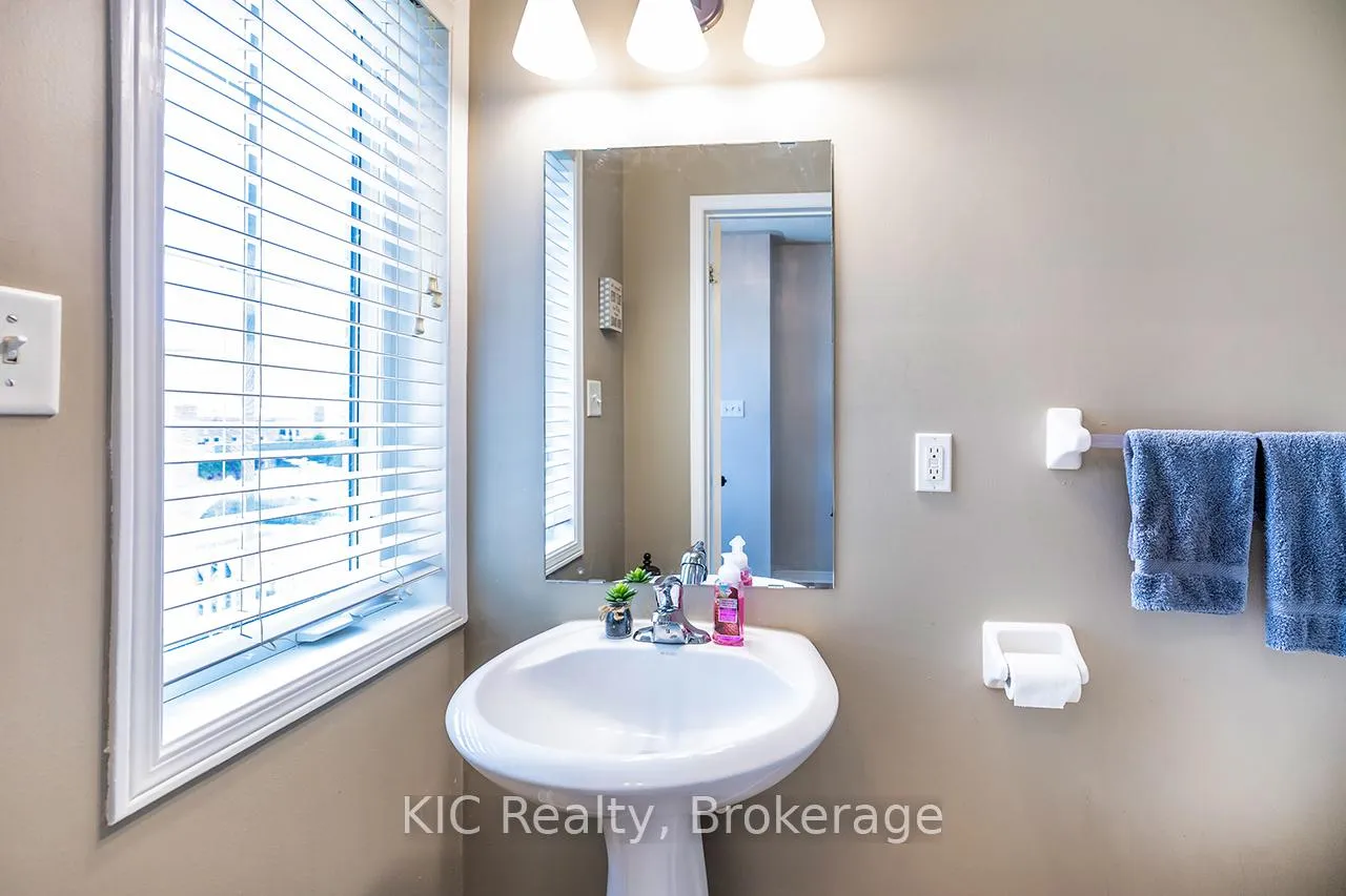 Photo 5 of 40 Puttingedge Drive, Whitby, Rolling Acres — HOMEH