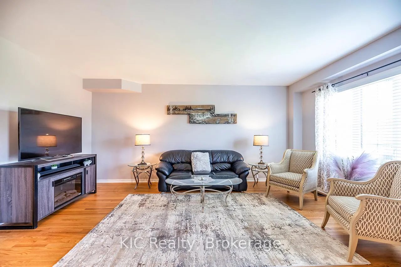 Photo 12 of 40 Puttingedge Drive, Whitby, Rolling Acres — HOMEH