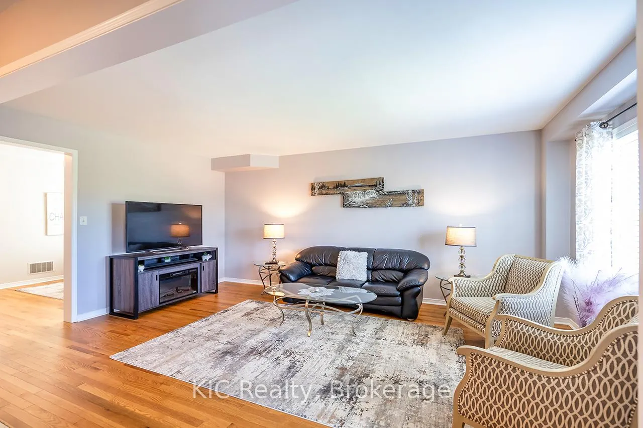 Photo 13 of 40 Puttingedge Drive, Whitby, Rolling Acres — HOMEH