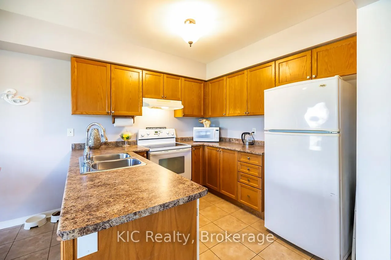 Photo 14 of 40 Puttingedge Drive, Whitby, Rolling Acres — HOMEH