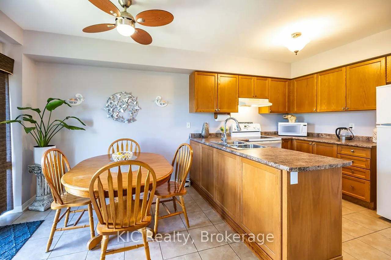 Photo 16 of 40 Puttingedge Drive, Whitby, Rolling Acres — HOMEH