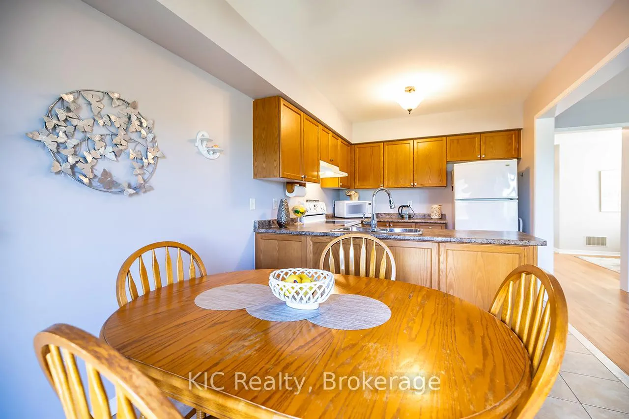 Photo 17 of 40 Puttingedge Drive, Whitby, Rolling Acres — HOMEH