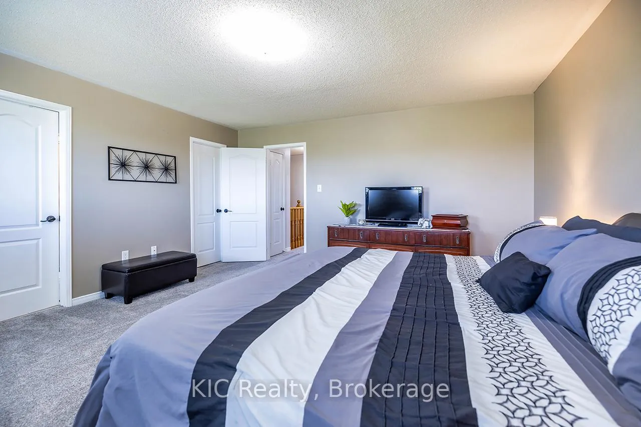 Photo 20 of 40 Puttingedge Drive, Whitby, Rolling Acres — HOMEH