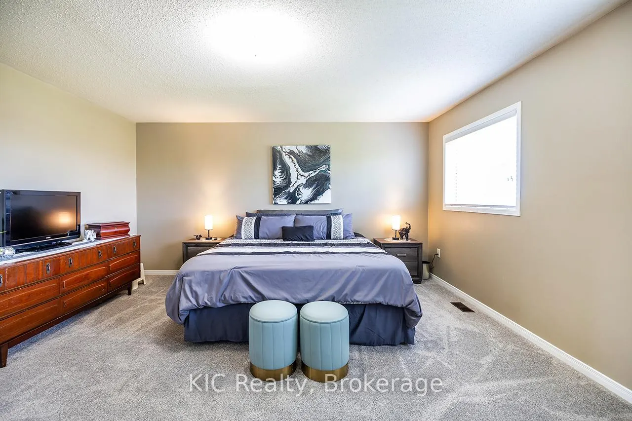 Photo 22 of 40 Puttingedge Drive, Whitby, Rolling Acres — HOMEH