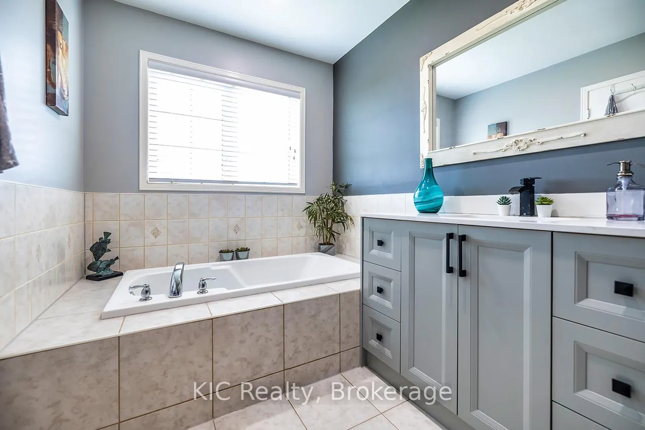 Photo 24 of 40 Puttingedge Drive, Whitby, Rolling Acres — HOMEH