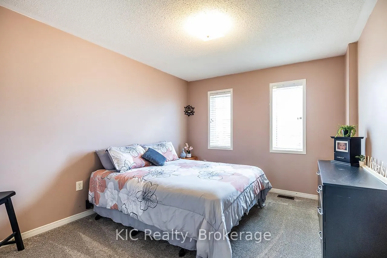 Photo 28 of 40 Puttingedge Drive, Whitby, Rolling Acres — HOMEH