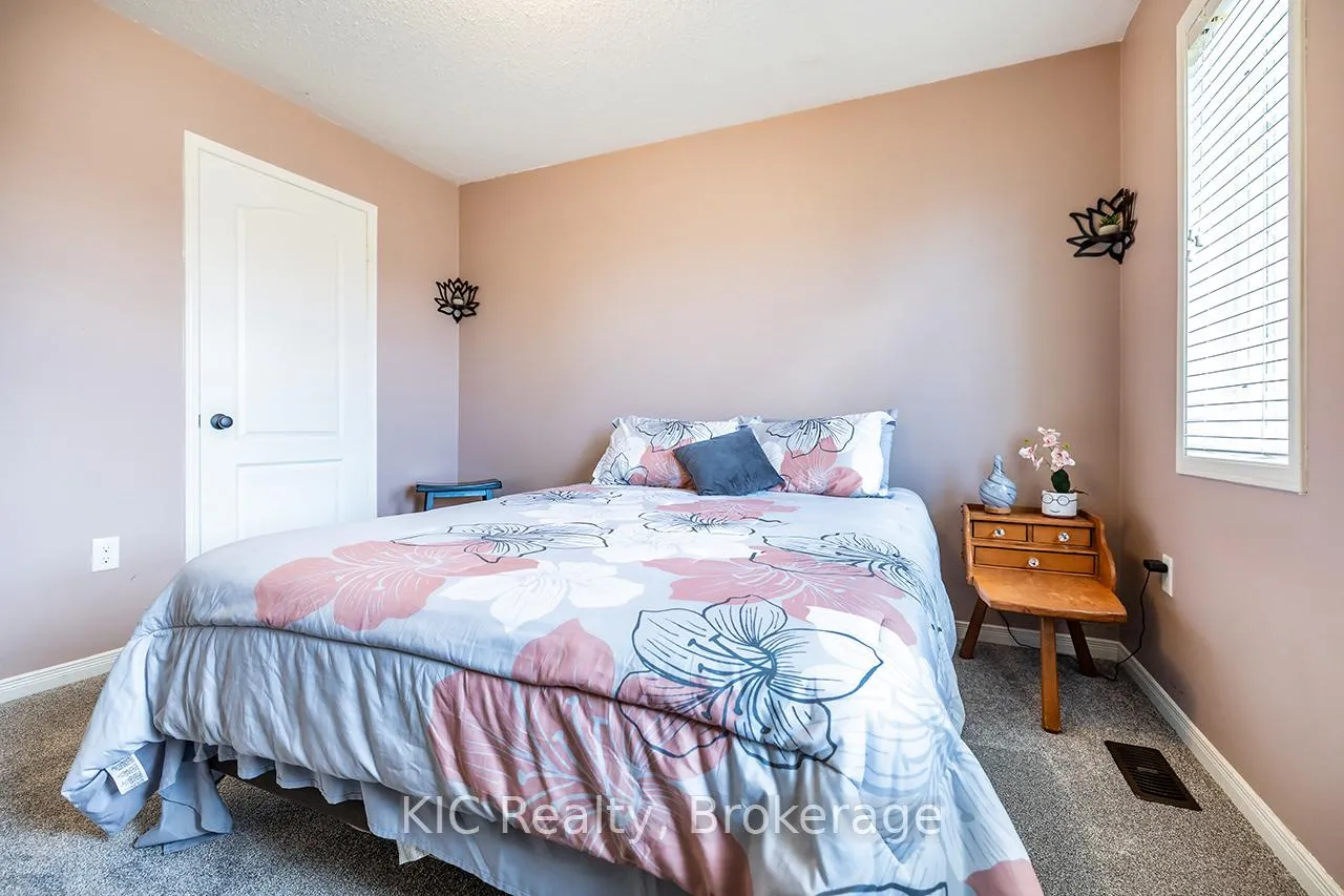 Photo 29 of 40 Puttingedge Drive, Whitby, Rolling Acres — HOMEH