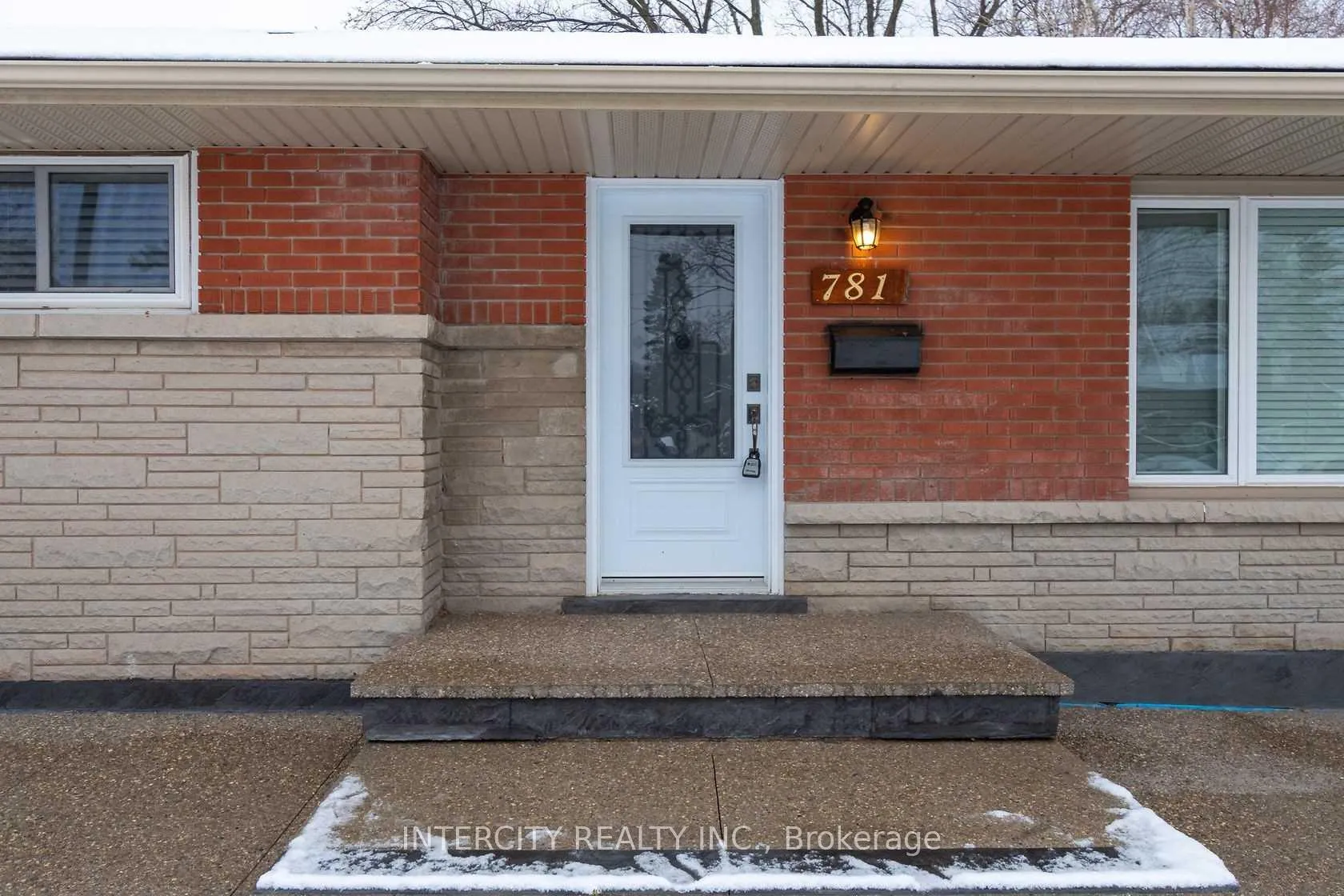 Photo 3 of 781 Drury Lane, Burlington, Brant — HOMEH