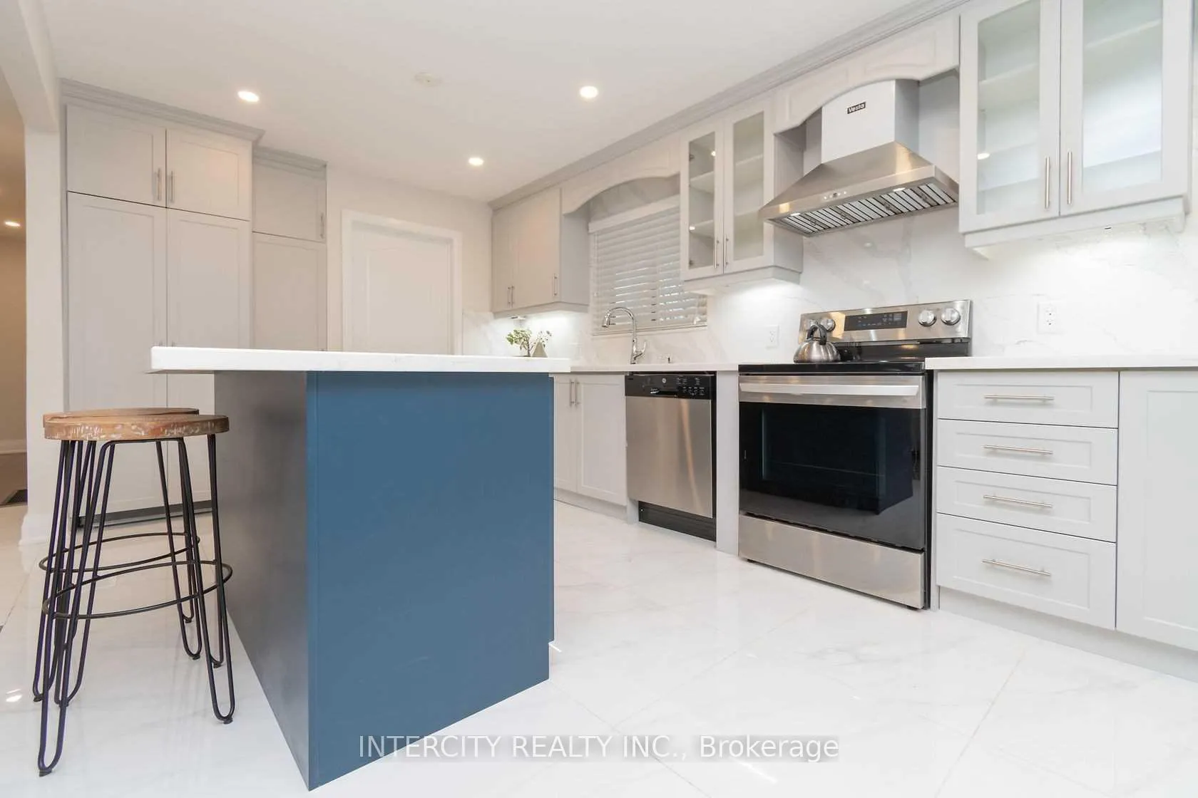 Photo 12 of 781 Drury Lane, Burlington, Brant — HOMEH