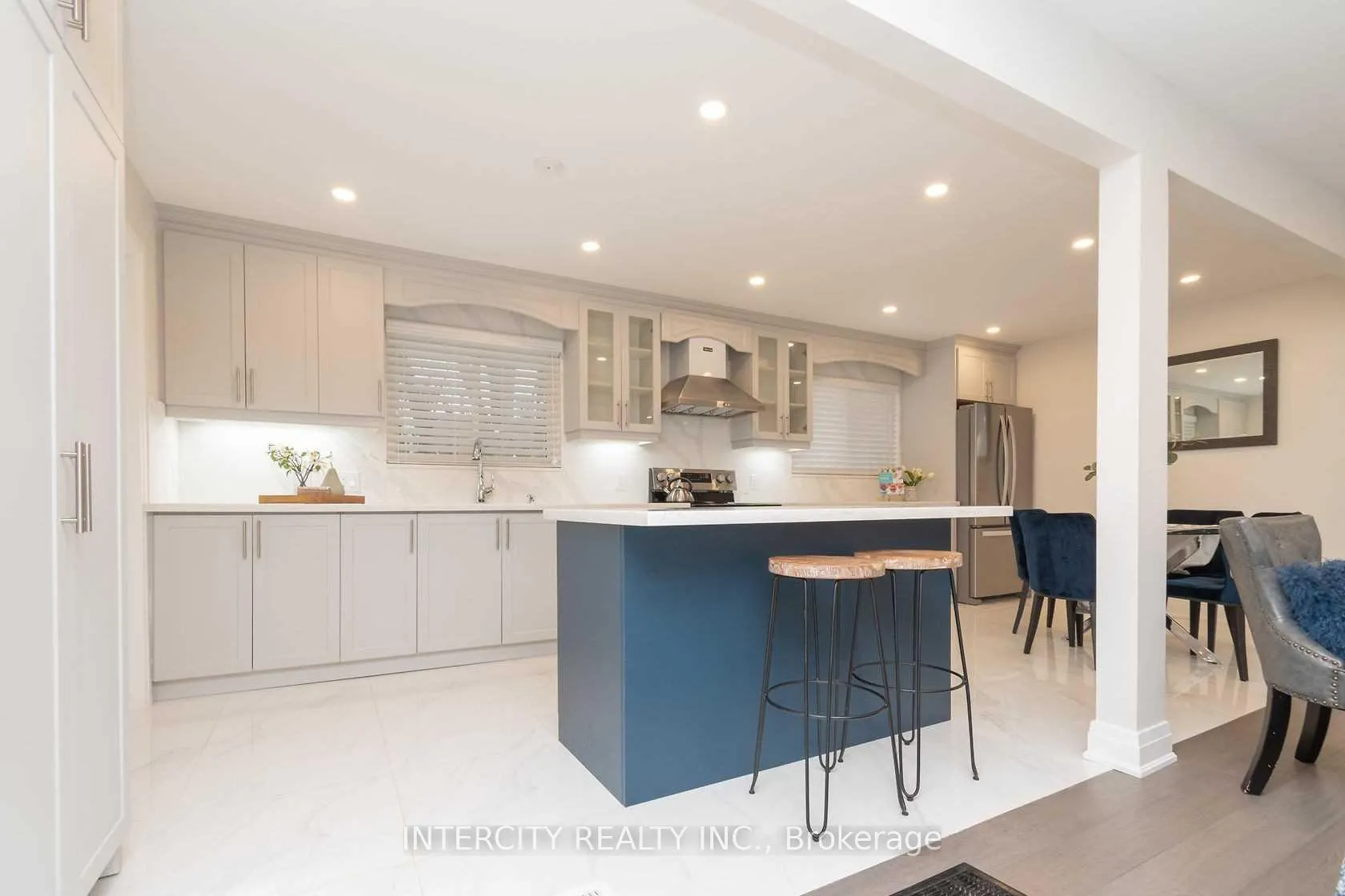 Photo 13 of 781 Drury Lane, Burlington, Brant — HOMEH