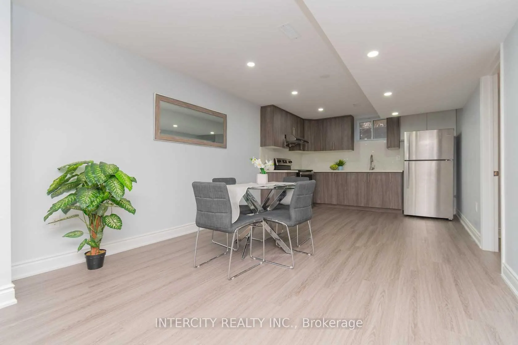 Photo 25 of 781 Drury Lane, Burlington, Brant — HOMEH