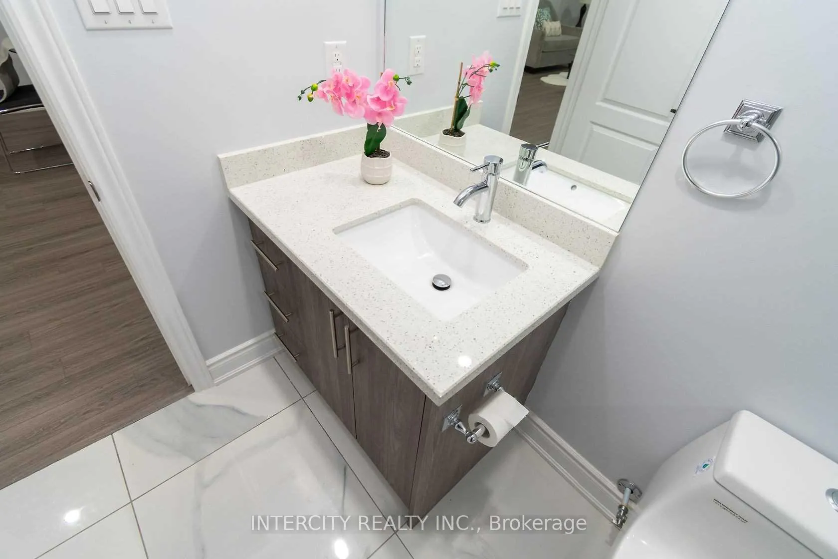 Photo 28 of 781 Drury Lane, Burlington, Brant — HOMEH