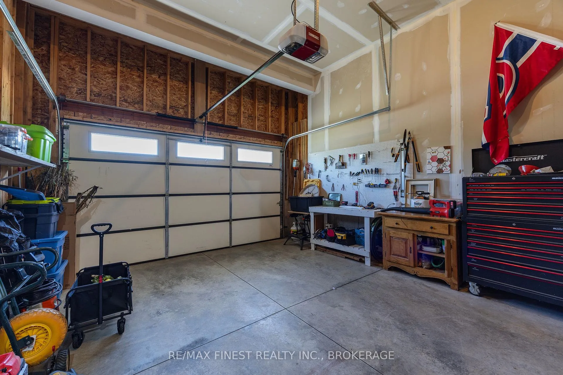 Photo 37 of 253 Mill Pond Place, Kingston, West of Sir John A. Blvd — HOMEH