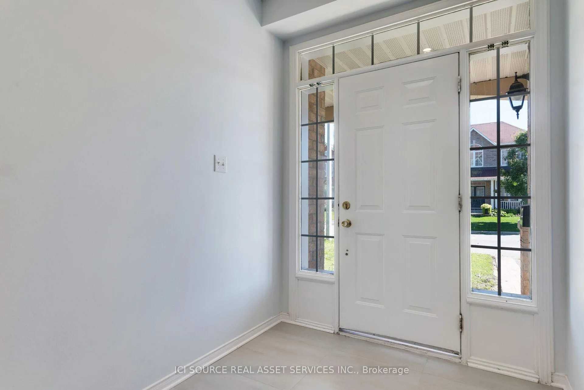 Photo 3 of 140 Annapolis Circle, Ottawa, Hunt Club — HOMEH