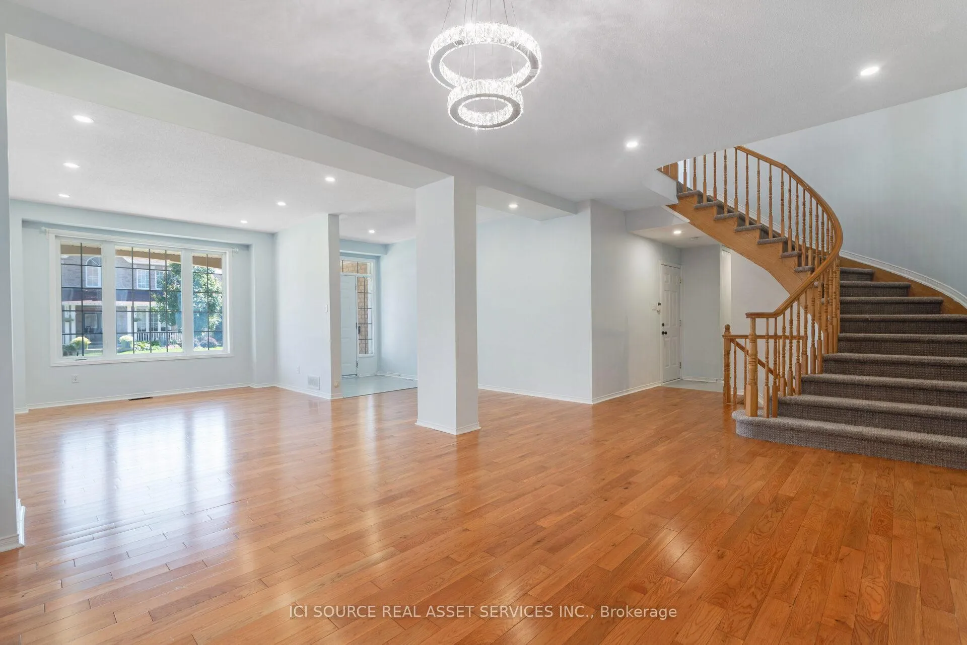 Photo 4 of 140 Annapolis Circle, Ottawa, Hunt Club — HOMEH