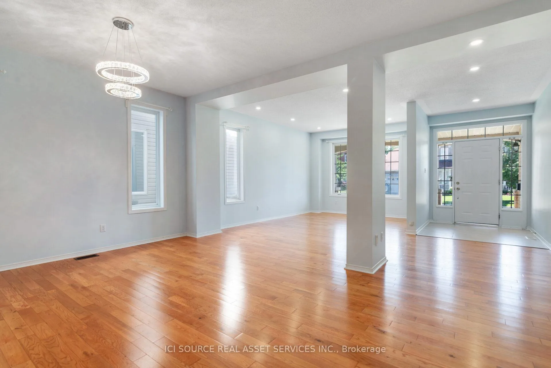 Photo 5 of 140 Annapolis Circle, Ottawa, Hunt Club — HOMEH