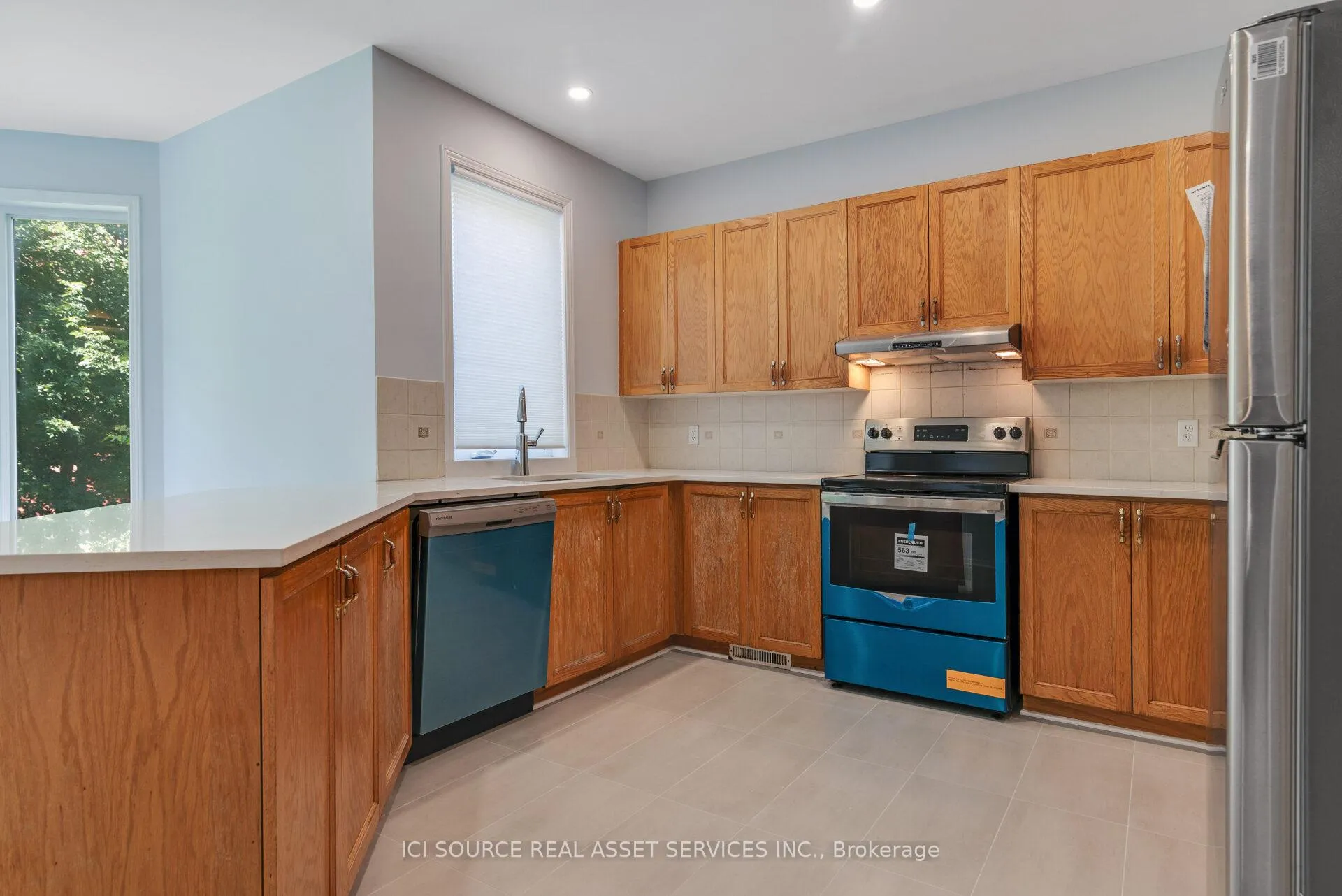 Photo 8 of 140 Annapolis Circle, Ottawa, Hunt Club — HOMEH