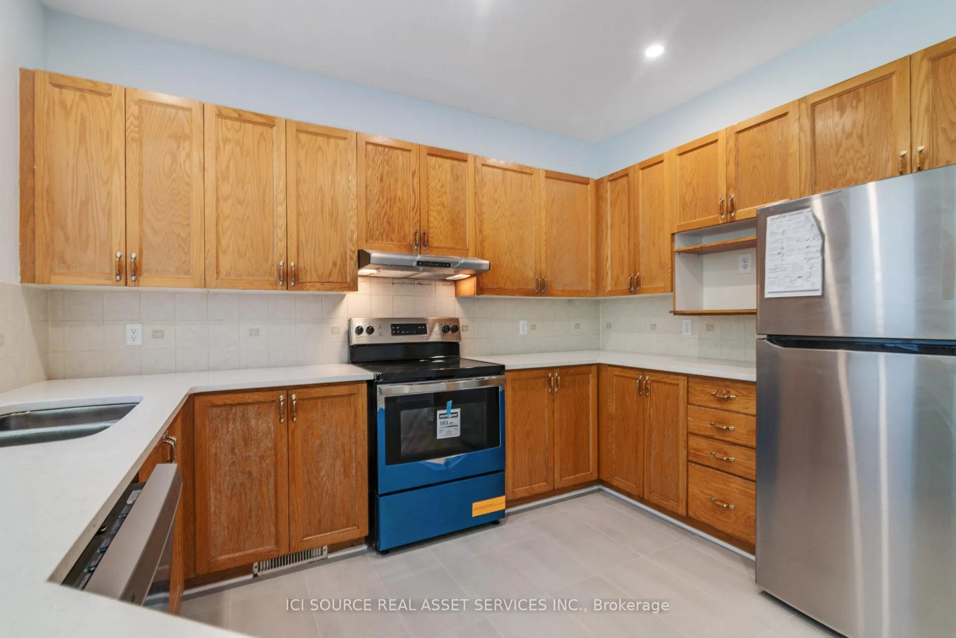 Photo 9 of 140 Annapolis Circle, Ottawa, Hunt Club — HOMEH