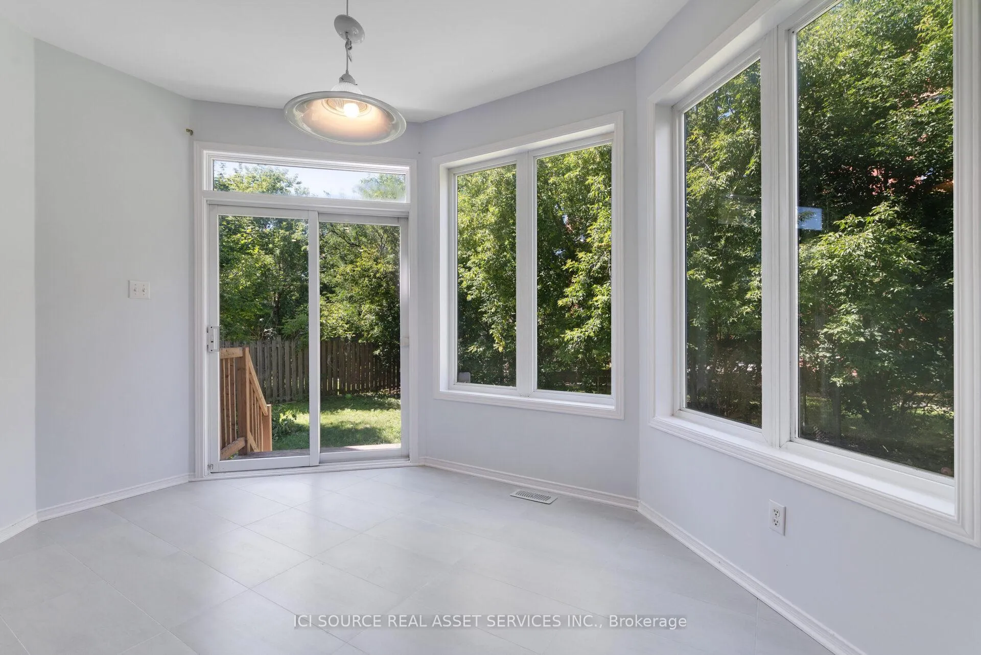 Photo 11 of 140 Annapolis Circle, Ottawa, Hunt Club — HOMEH