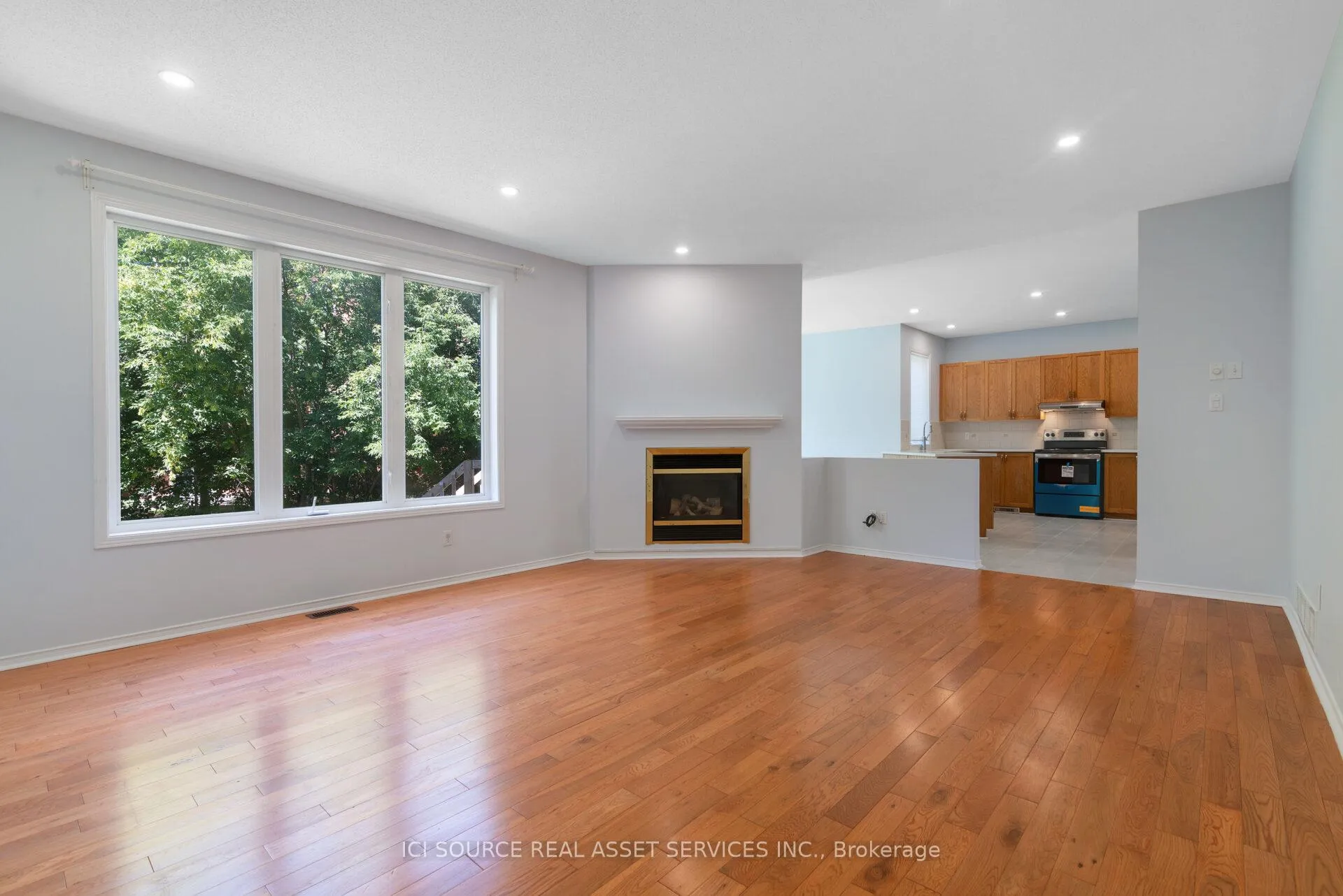 Photo 13 of 140 Annapolis Circle, Ottawa, Hunt Club — HOMEH