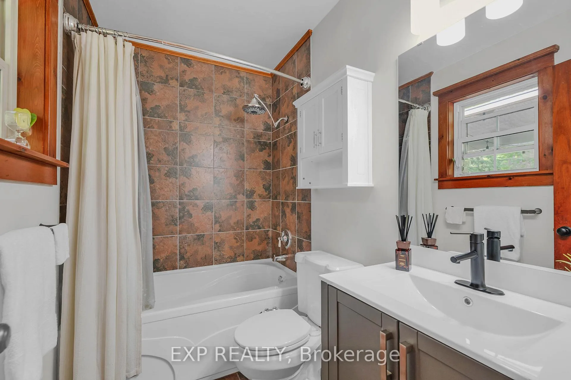 Photo 16 of 29 McClellan Road, Caledon, Alton — HOMEH