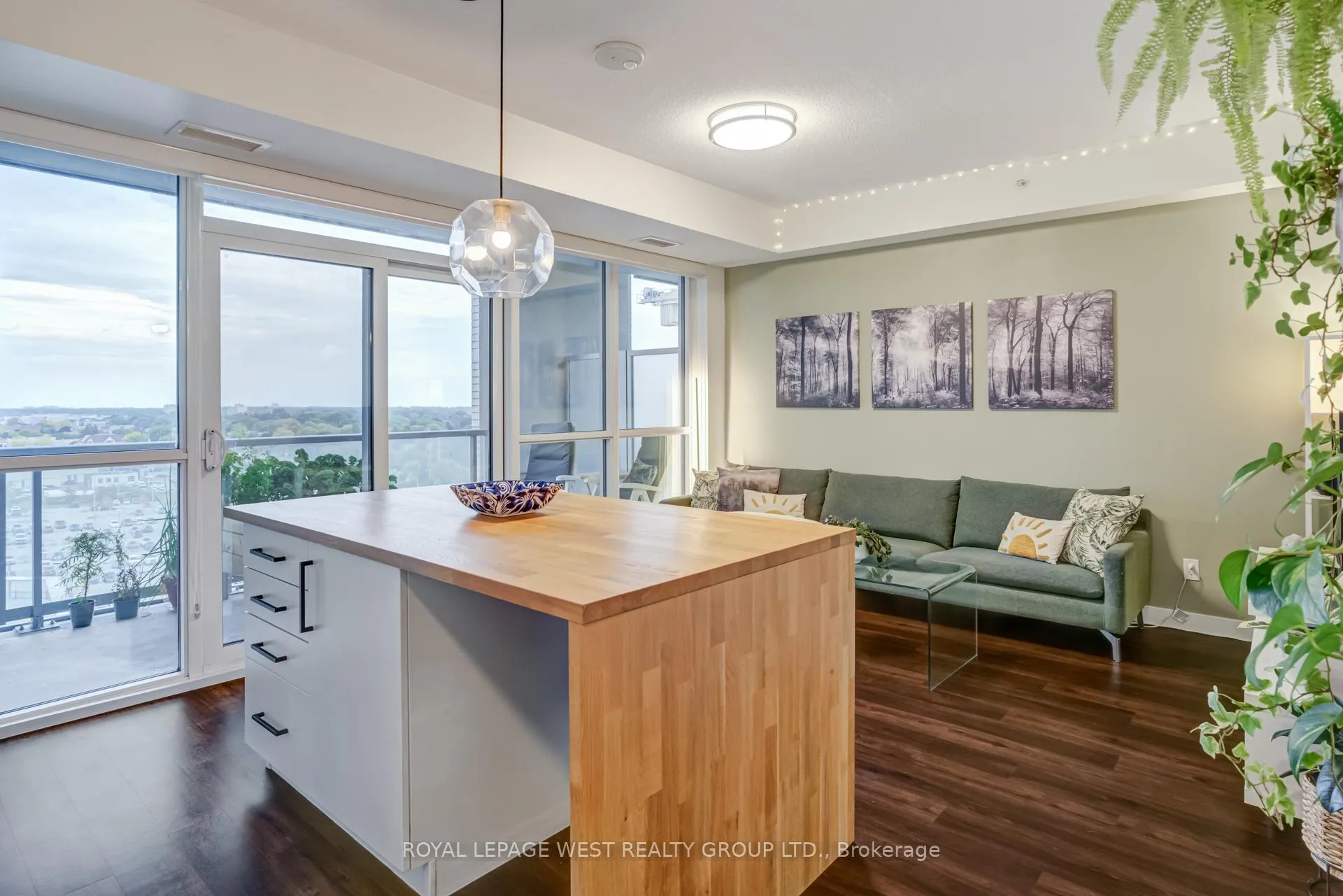 Photo 5 of Unit 1002, 2087 Fairview Street, Burlington, Freeman — HOMEH