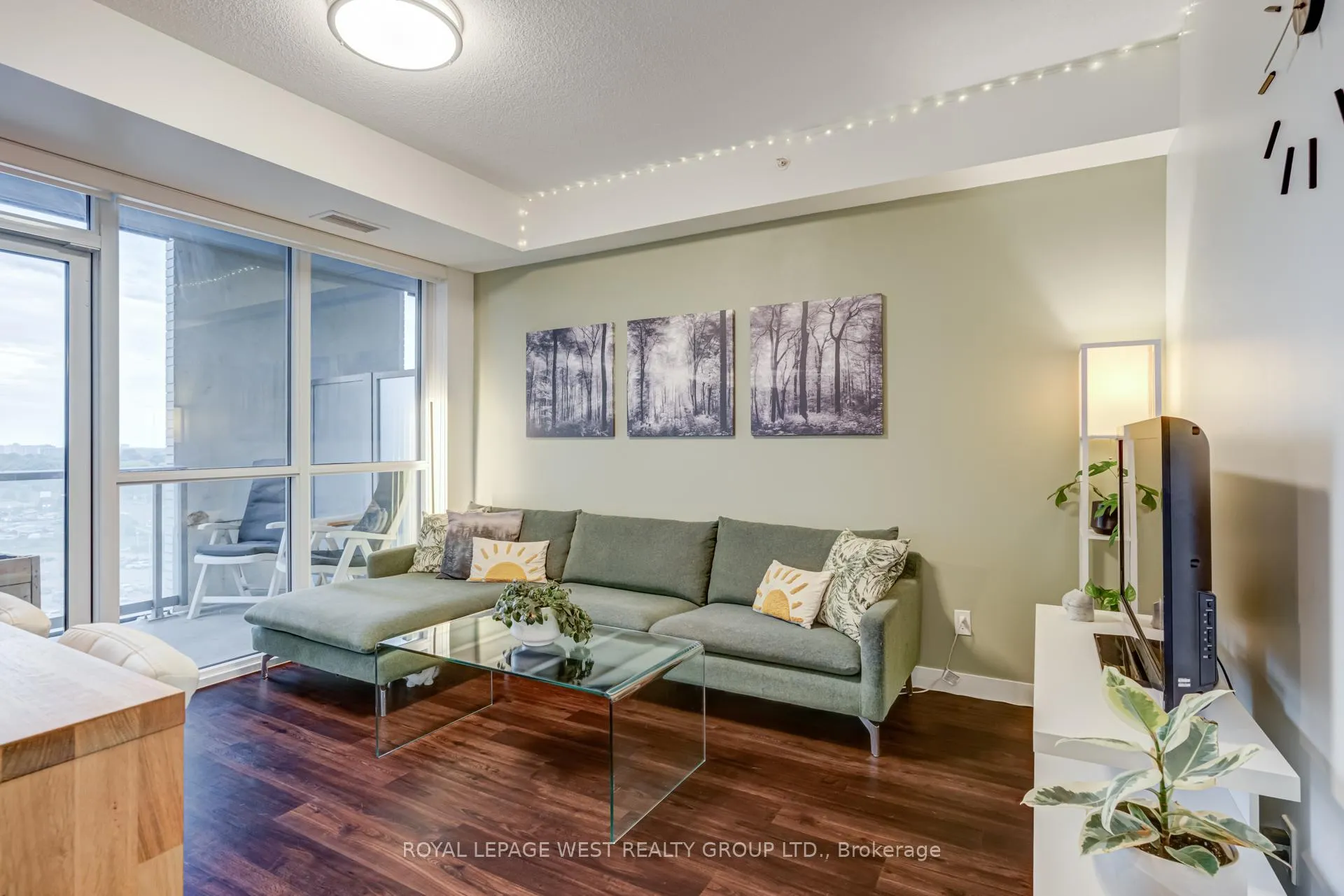 Photo 7 of Unit 1002, 2087 Fairview Street, Burlington, Freeman — HOMEH