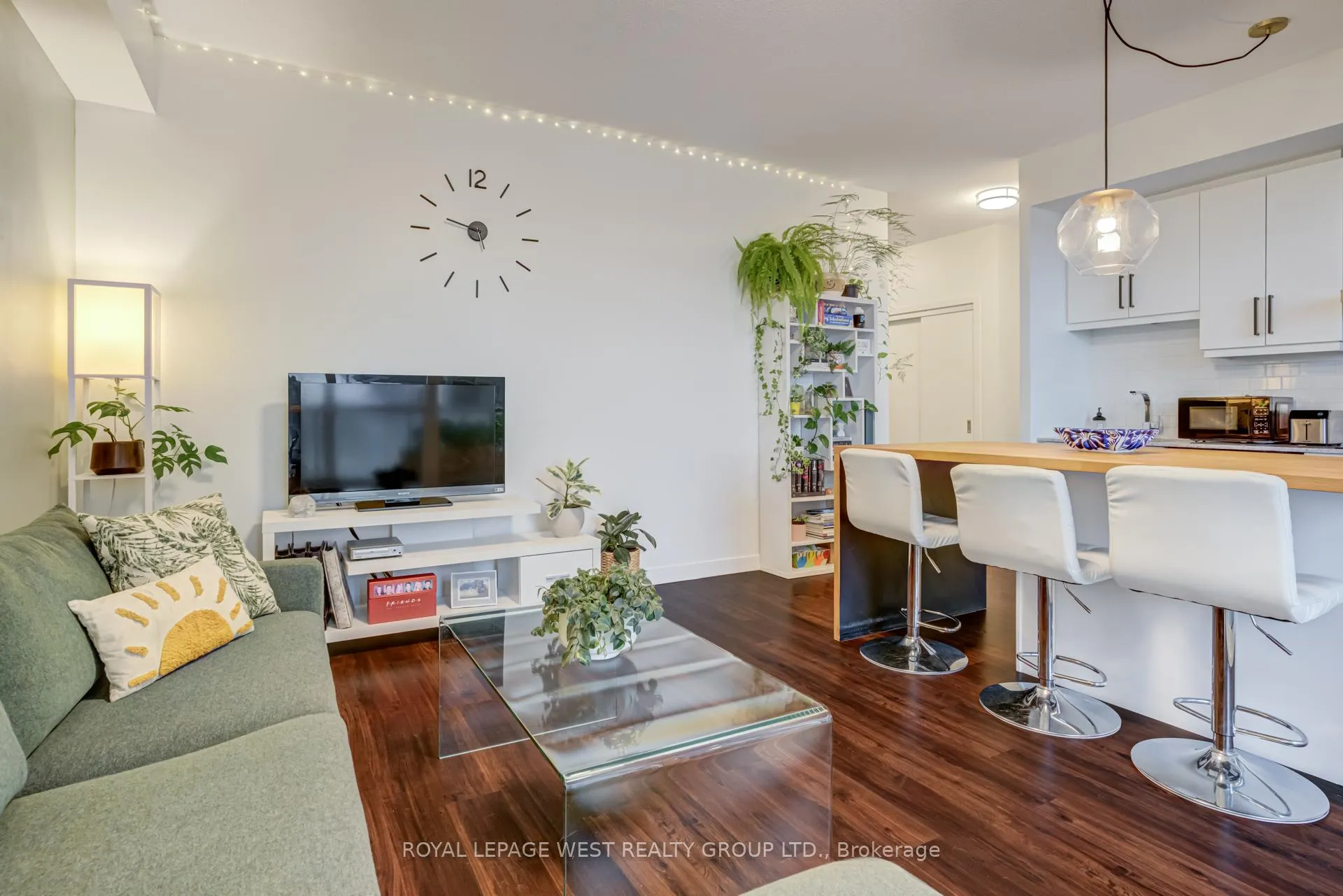 Photo 10 of Unit 1002, 2087 Fairview Street, Burlington, Freeman — HOMEH
