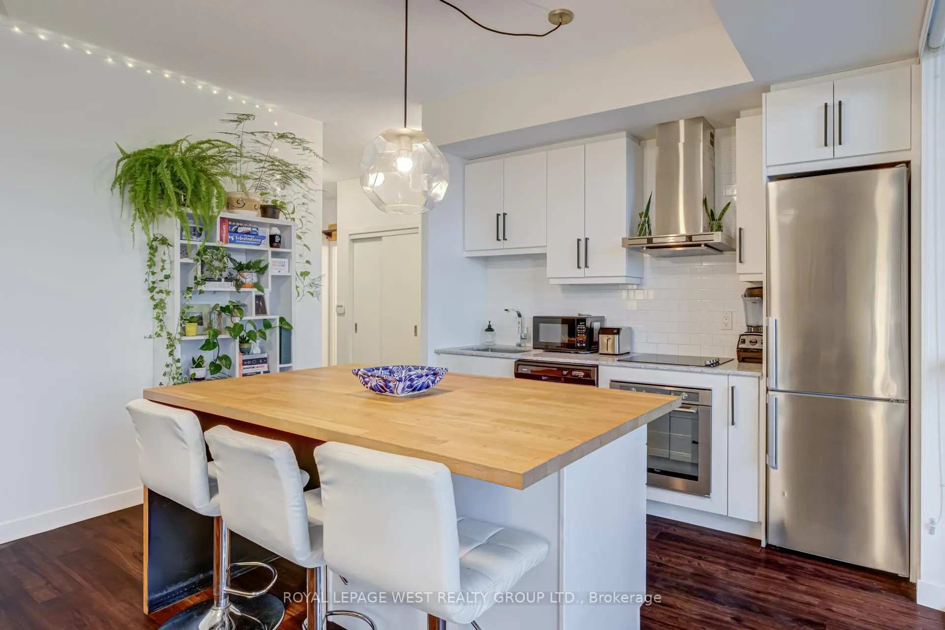 Photo 11 of Unit 1002, 2087 Fairview Street, Burlington, Freeman — HOMEH