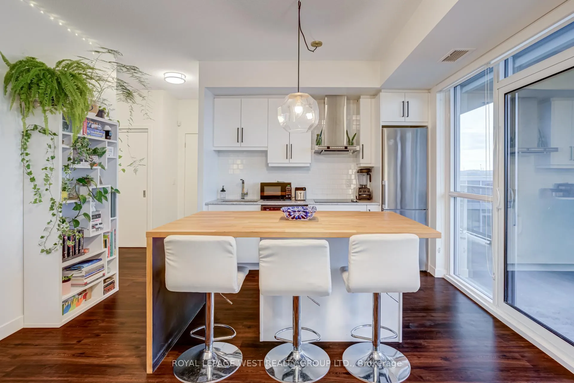 Photo 12 of Unit 1002, 2087 Fairview Street, Burlington, Freeman — HOMEH