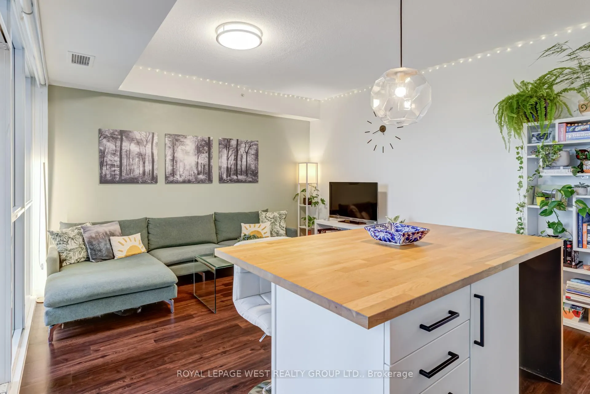 Photo 13 of Unit 1002, 2087 Fairview Street, Burlington, Freeman — HOMEH