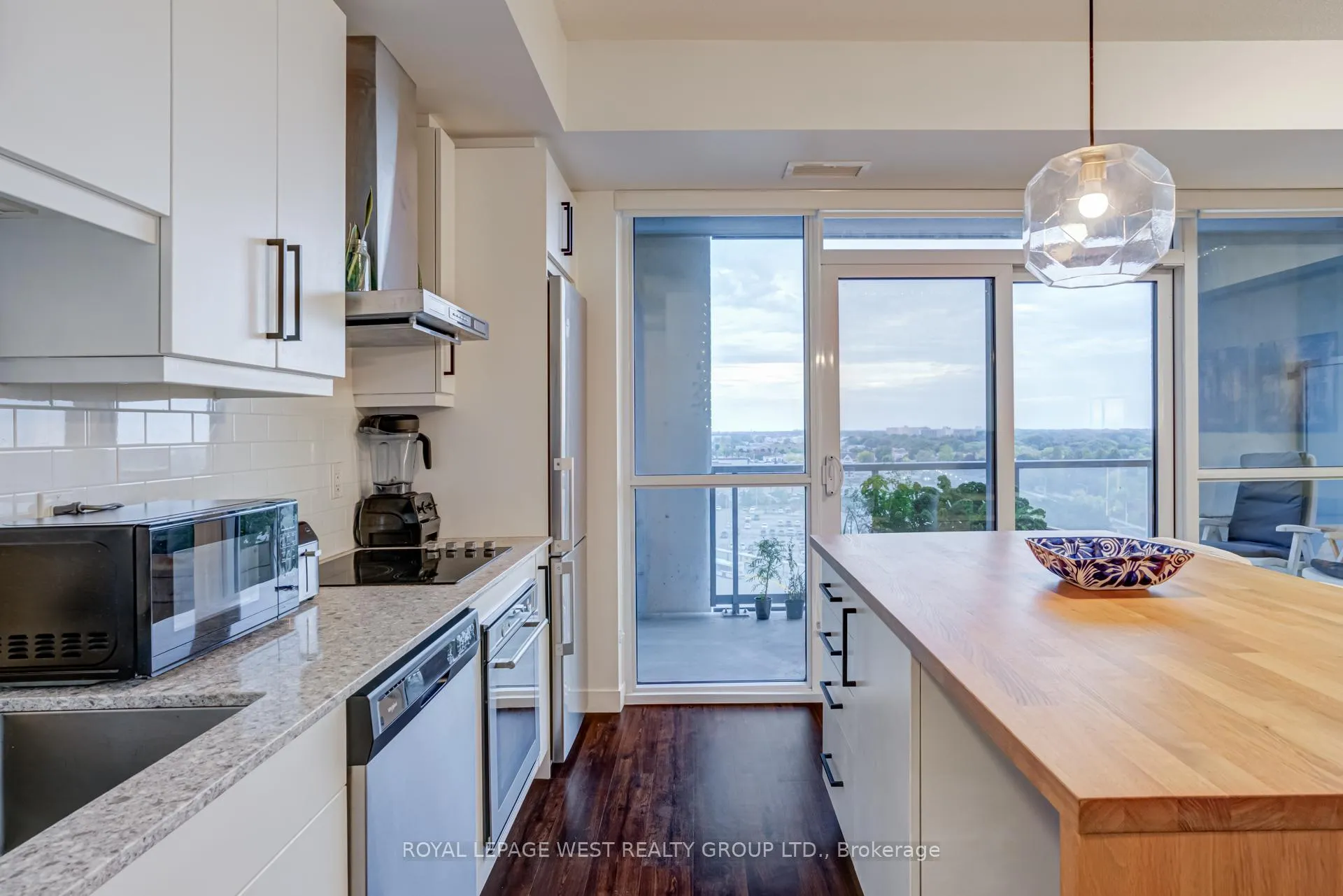 Photo 16 of Unit 1002, 2087 Fairview Street, Burlington, Freeman — HOMEH