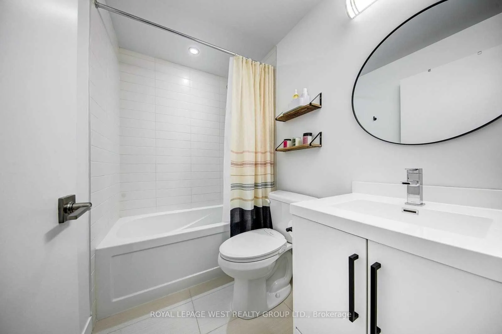 Photo 20 of Unit 1002, 2087 Fairview Street, Burlington, Freeman — HOMEH