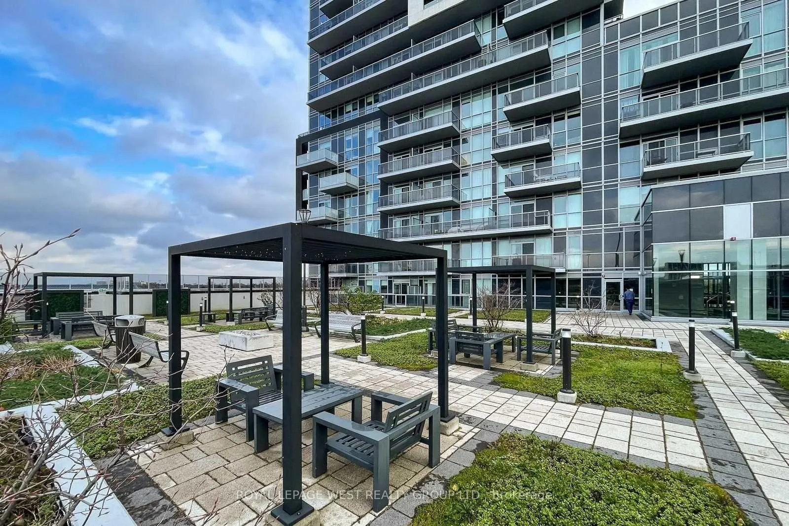 Photo 24 of Unit 1002, 2087 Fairview Street, Burlington, Freeman — HOMEH