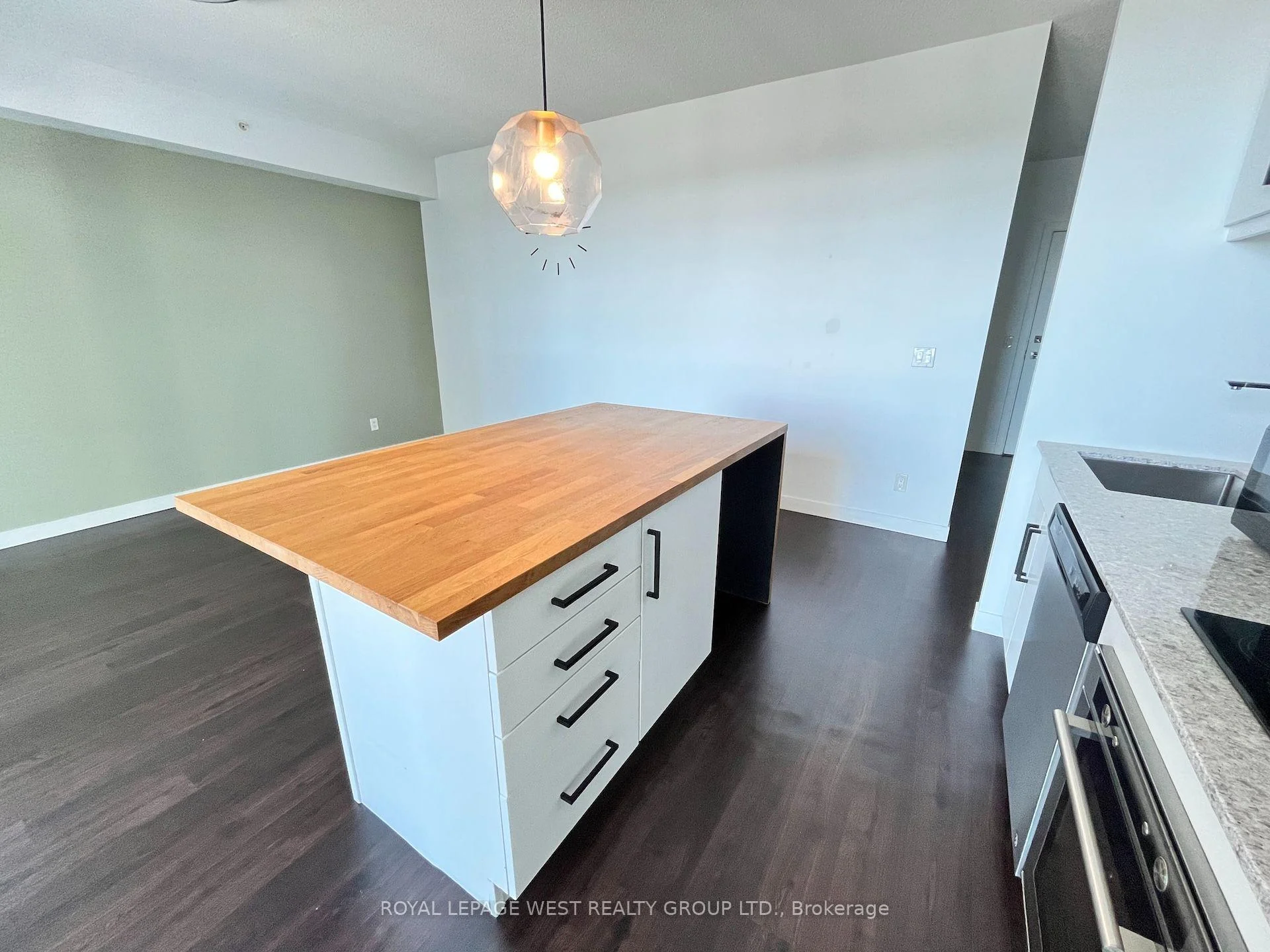 Photo 35 of Unit 1002, 2087 Fairview Street, Burlington, Freeman — HOMEH