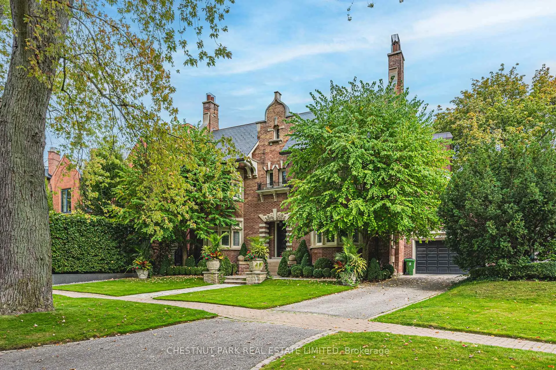 Photo 2 of 82 Chestnut Park Road, Toronto, Rosedale-Moore Park — HOMEH