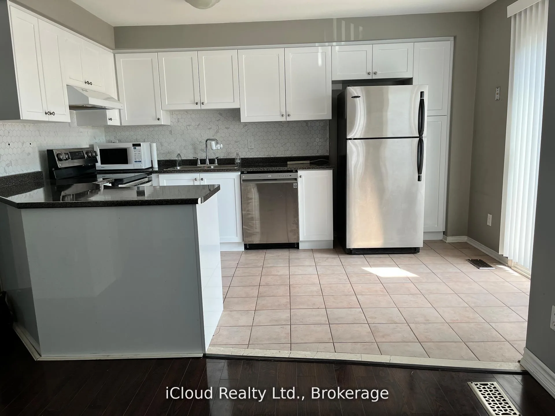 Photo 6 of 40 Glenashton Drive, Oakville, River Oaks — HOMEH