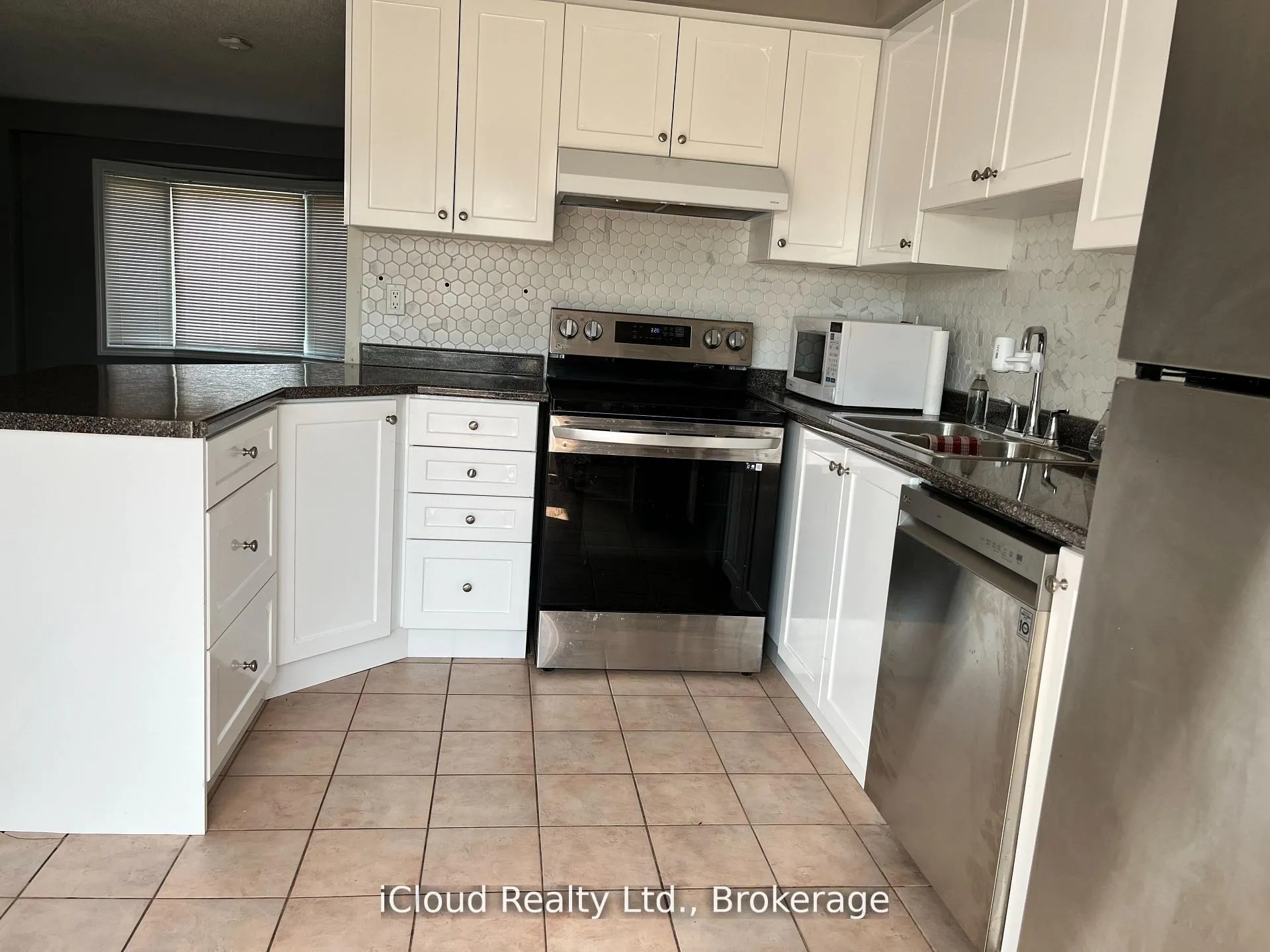 Photo 7 of 40 Glenashton Drive, Oakville, River Oaks — HOMEH