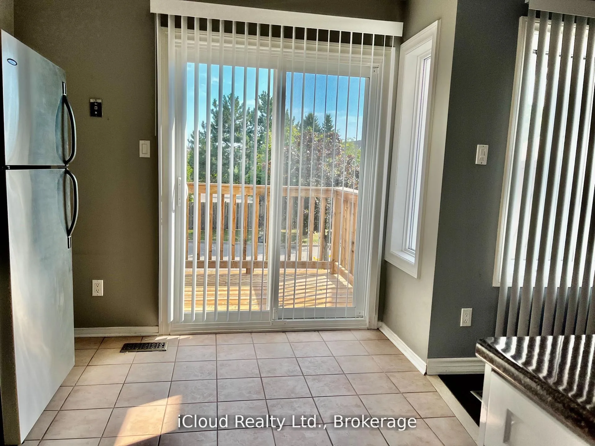 Photo 9 of 40 Glenashton Drive, Oakville, River Oaks — HOMEH