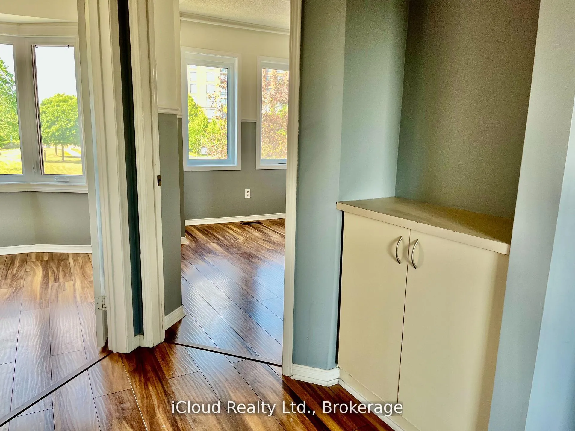 Photo 16 of 40 Glenashton Drive, Oakville, River Oaks — HOMEH