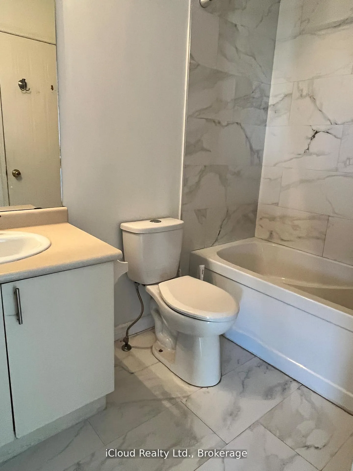 Photo 18 of 40 Glenashton Drive, Oakville, River Oaks — HOMEH
