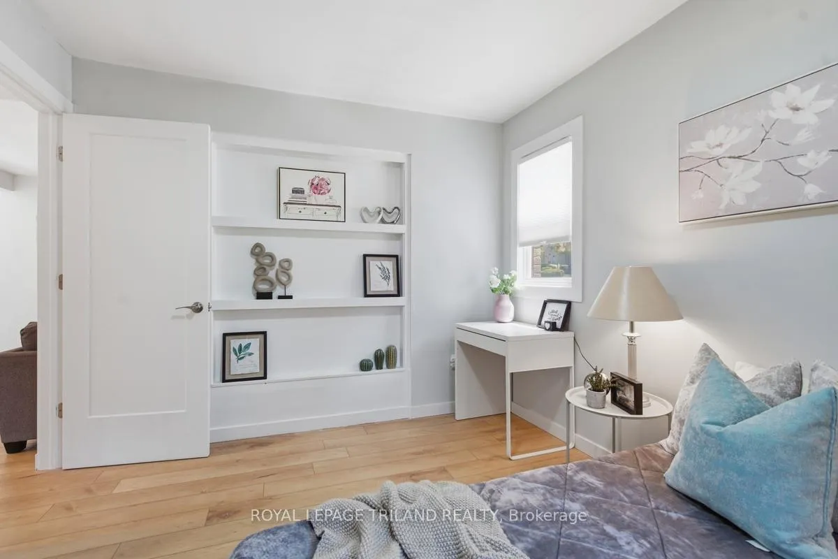 Photo 18 of 231 Taylor Street, London, East C — HOMEH