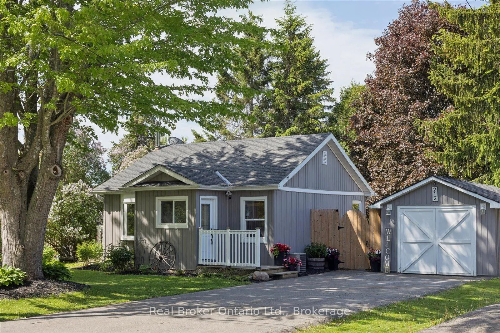 Photo 3 of 212 Mill Street N, Clarington, Newcastle — HOMEH