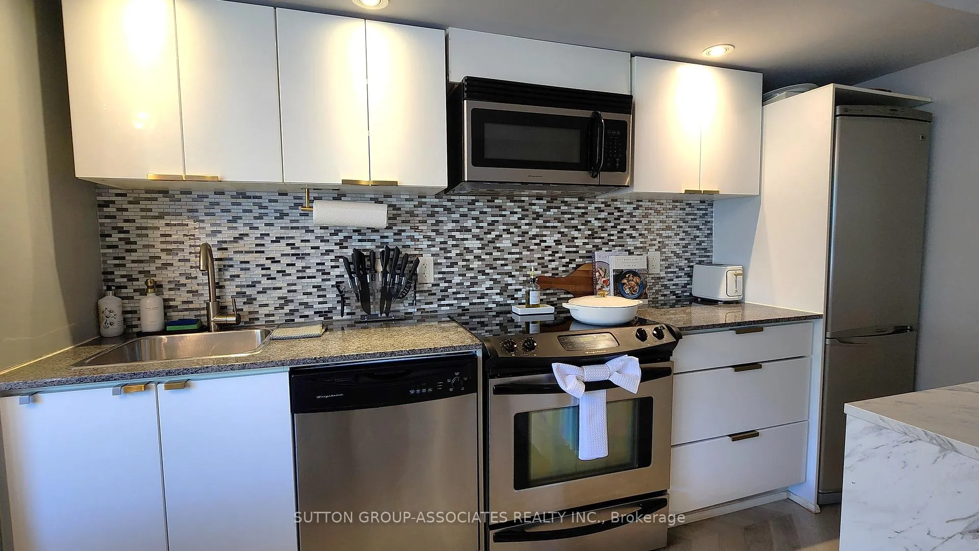 Photo 8 of Unit 1012, 4K Spadina Avenue, Toronto, Waterfront Communities — HOMEH
