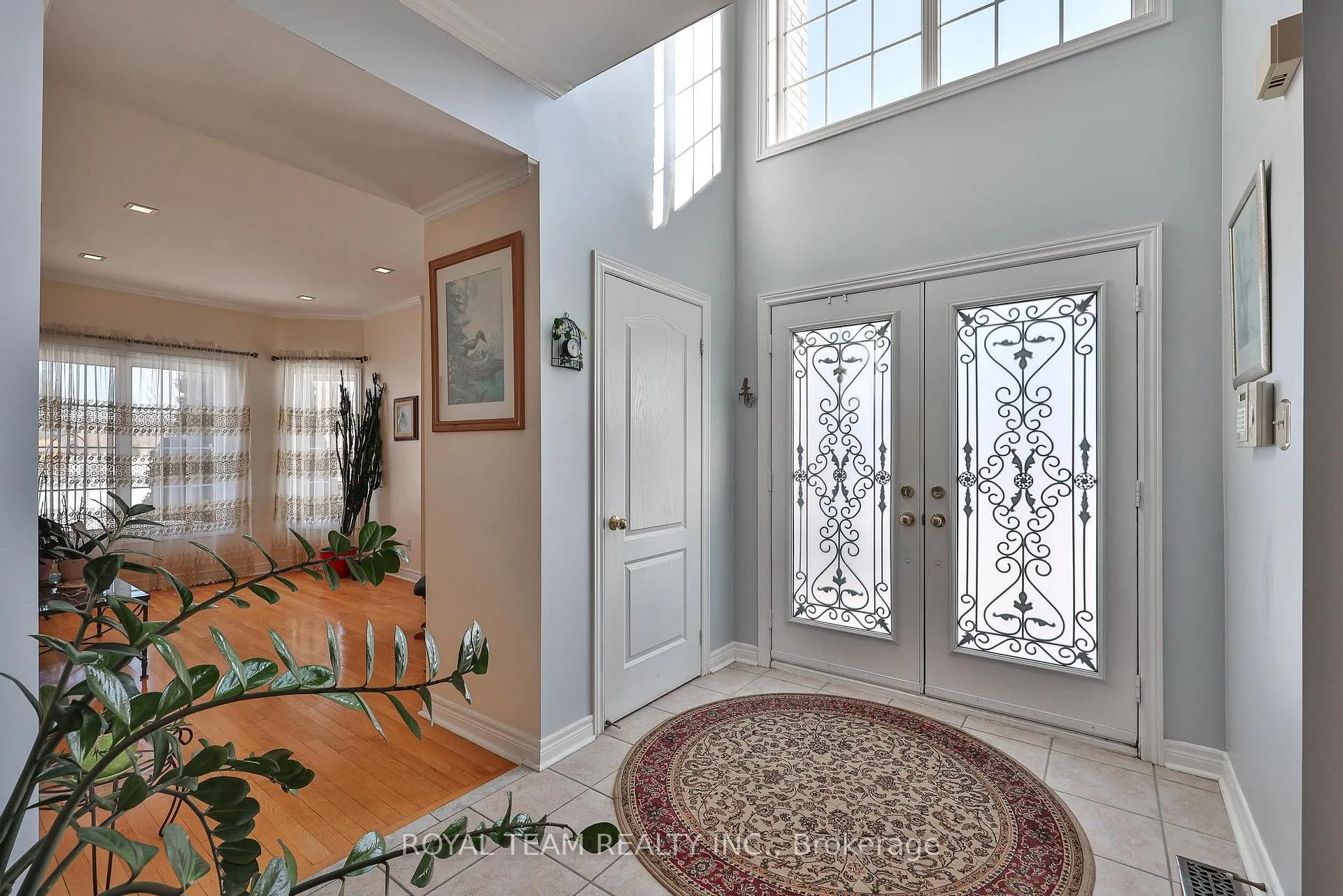 Photo 5 of 2 Sandway Crescent, Vaughan, Maple — HOMEH