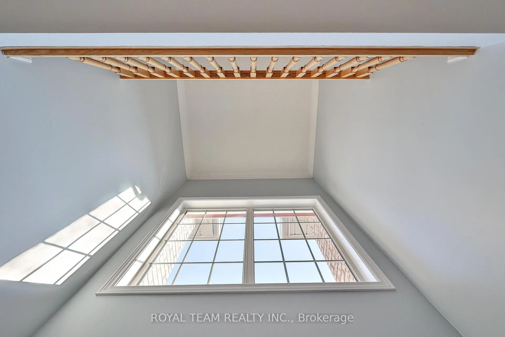 Photo 6 of 2 Sandway Crescent, Vaughan, Maple — HOMEH