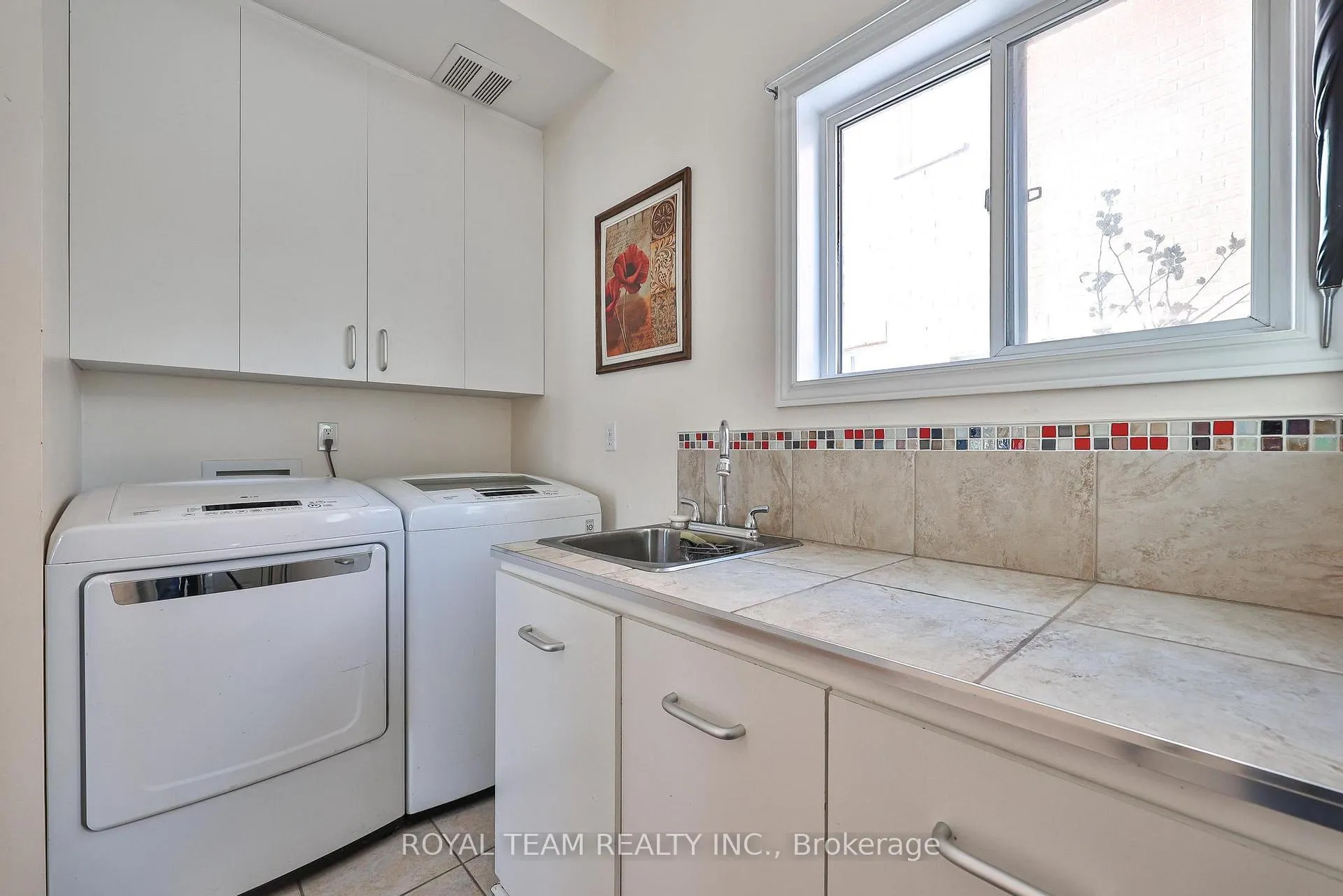 Photo 12 of 2 Sandway Crescent, Vaughan, Maple — HOMEH