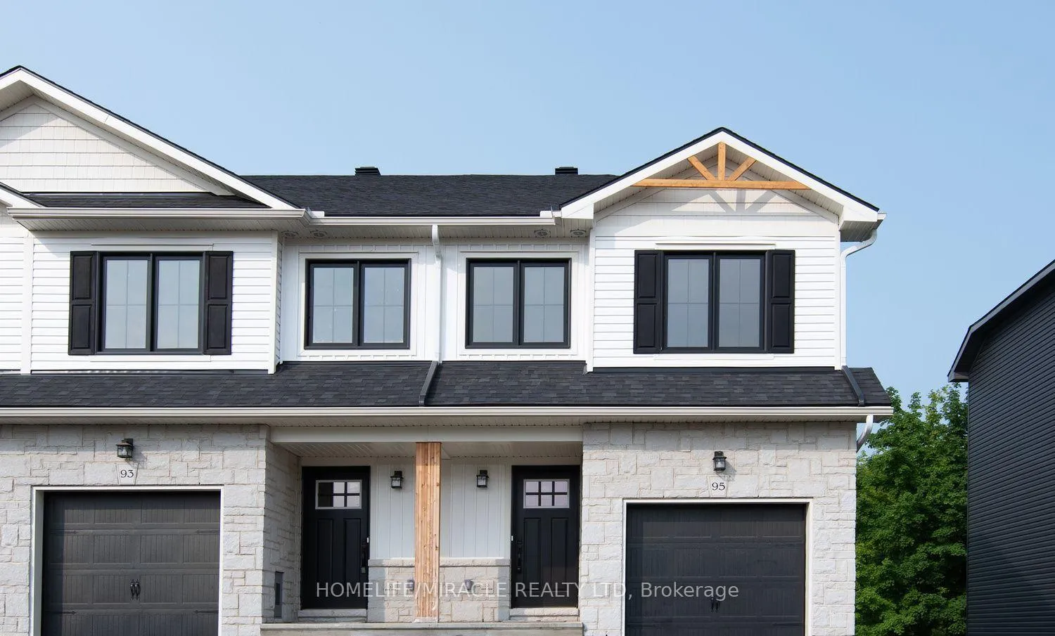 Photo 2 of 95 Staple Boulevard W, Smiths Falls — HOMEH